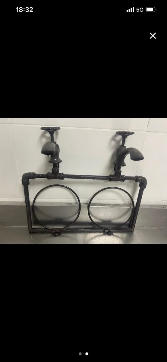 Porta macetas vintage hierro forjado grifo