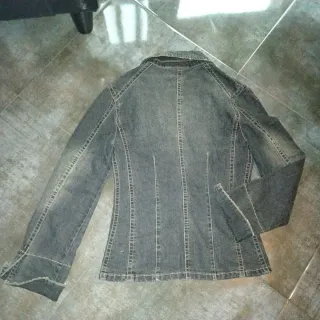 Chaqueta vaquera entallada