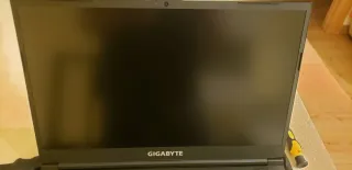 Portátil Gigabyte G5 MF i5 12500H. NO ENCIENDE