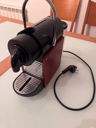 Cafetera Nespresso DeLonghi Roja