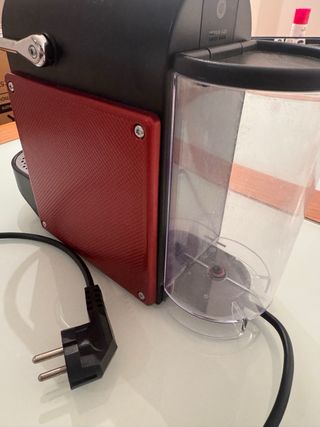 Cafetera Nespresso DeLonghi Roja