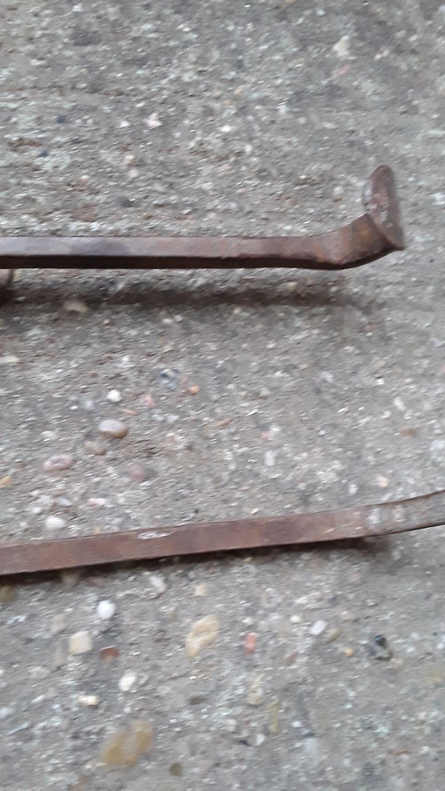 2 Cerrojos antiguos de metal