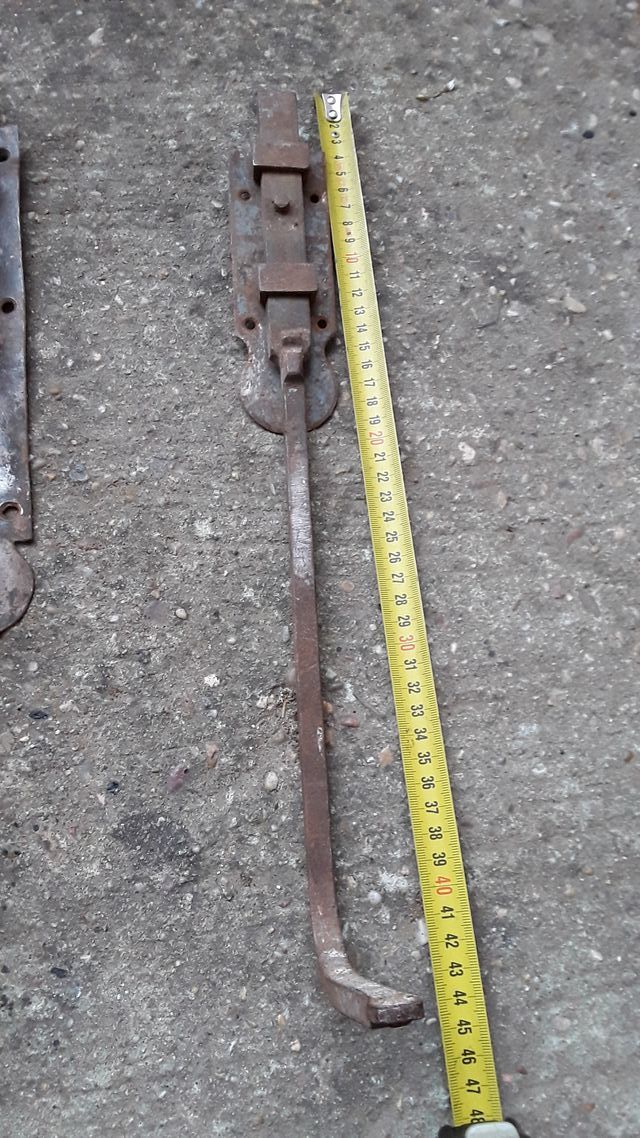 2 Cerrojos antiguos de metal