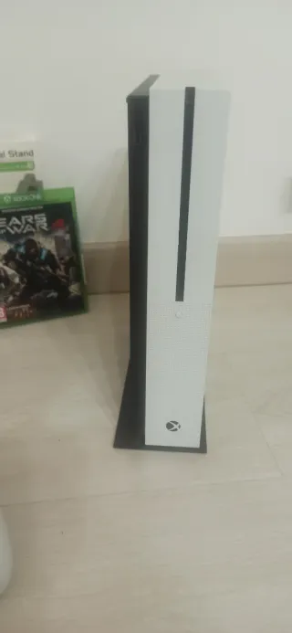 Controller Xbox One S da 1 TB + 1, gioco non incluso