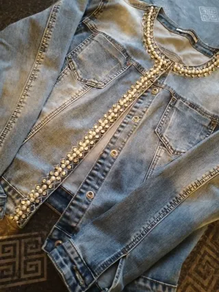 Cazadora vaquera con perlas
