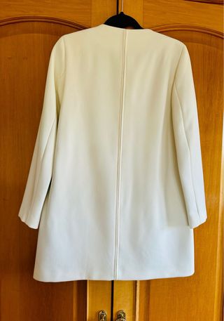 Chaqueta Zara cremalleras blanca y negra