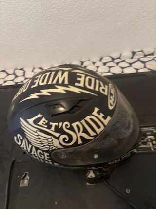 Casco de moto con diseño Ride Wide