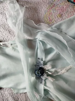 Vestido fiesta niña verdoso.
