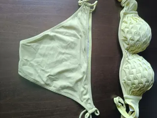Bikini amarillo
