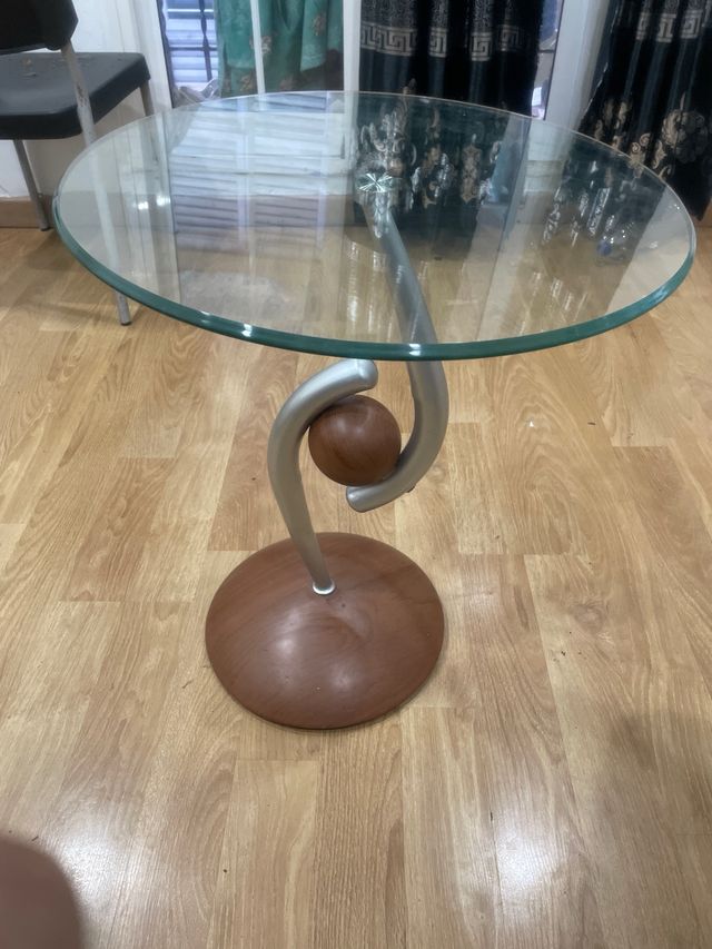 Mesita redonda cristal y metal