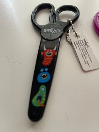 Tijeras infantiles material escolar Smiggle NUEVO