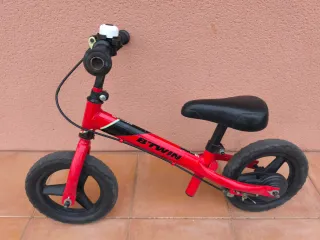 Bicicleta sin pedales Btwin roja