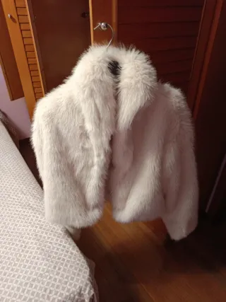 Chaqueta pelo sintético blanca
