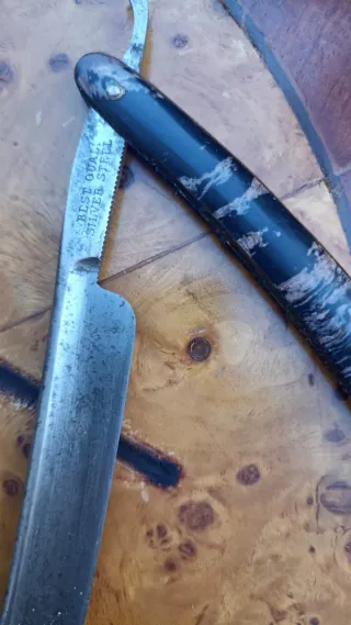 Collezione di coltelli da barbiere antichi