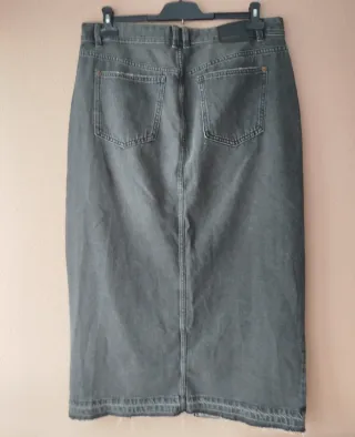 Falda vaquera larga gris desgastada
