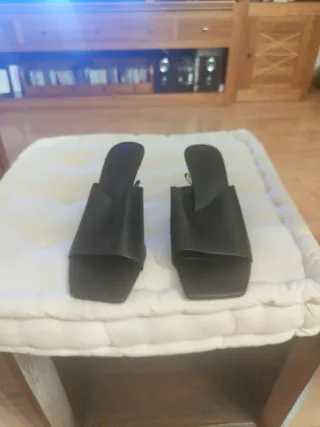 Sandalias negras piel