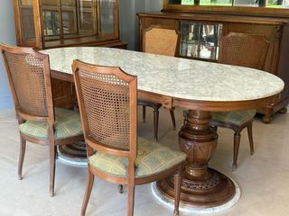 mesa marmol y madera maciza
6 sillas a conjunto