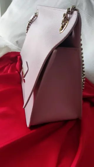 Bolso Furla rosa con cadena dorada