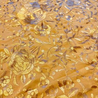 Mantón de Manila bordado