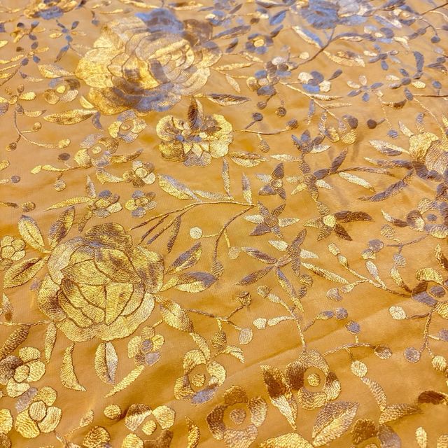 Mantón de Manila bordado