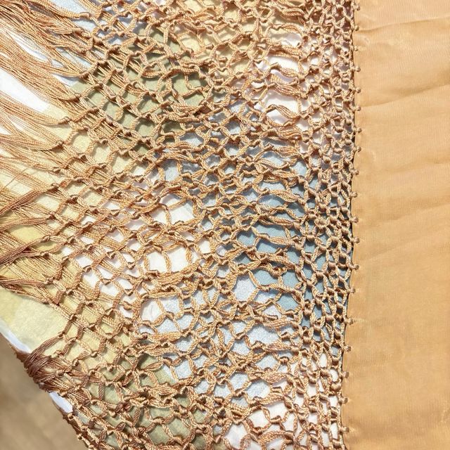 Mantón de Manila bordado