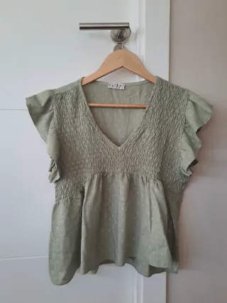 Blusa verde con nido de abeja