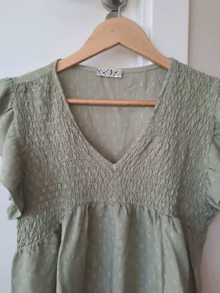 Blusa verde con nido de abeja