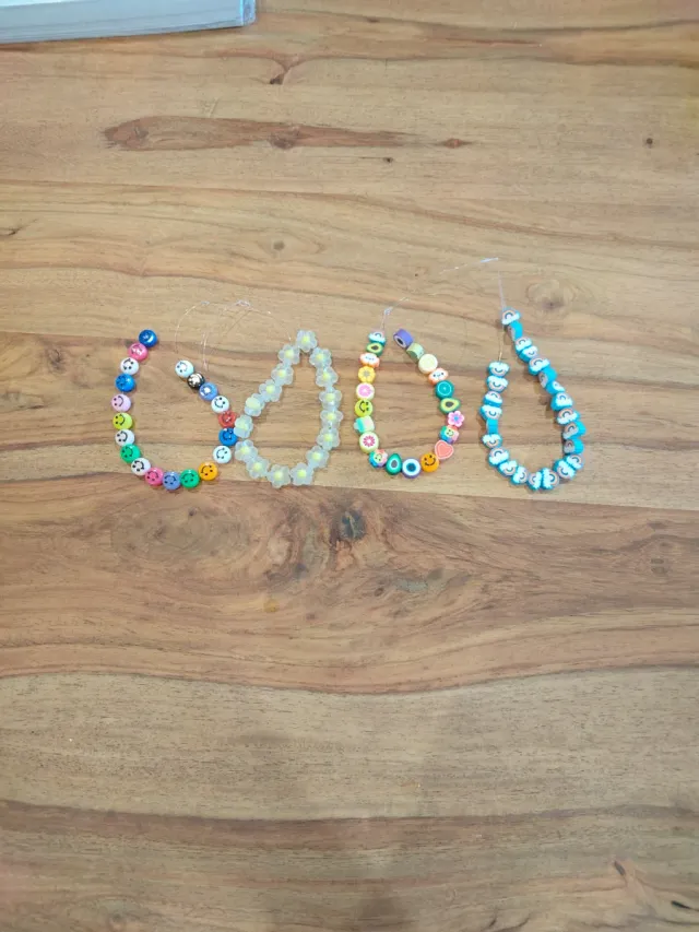 Pulseras artesanales hechas a mano