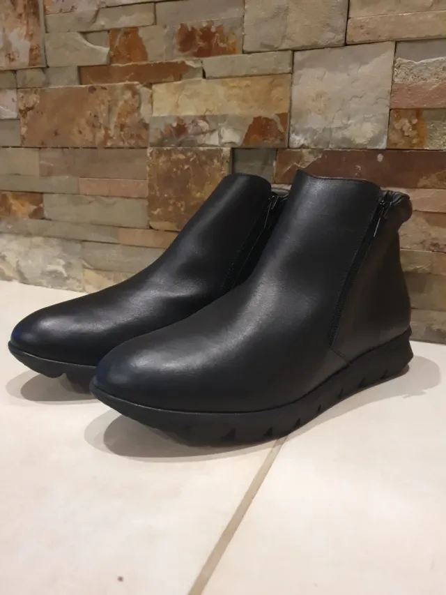 Stivaletti neri per ragazze taglia 41