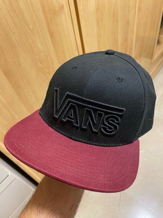Gorra Vans Negra y Roja