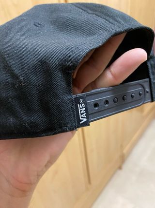 Gorra Vans Negra y Roja