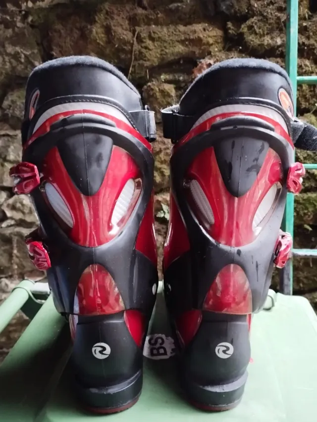 Botas de esquí Rossignol rojas. Modelo open srx.