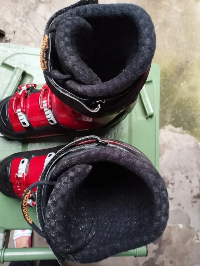 Botas de esquí Rossignol rojas. Modelo open srx.