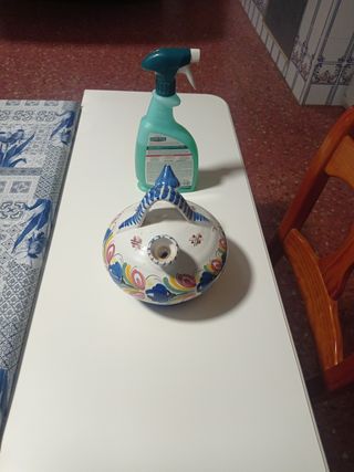 Botijo de cerámica pintado a mano