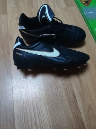 Botas de fútbol Nike Tiempo niño