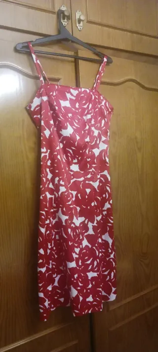 Vestido rojo y blanco floral con chaqueta