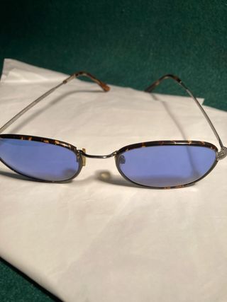 Gafas de sol azules y marrones