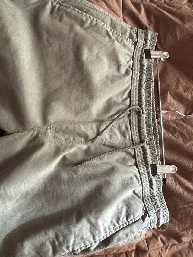 Pantalón verde con cordón