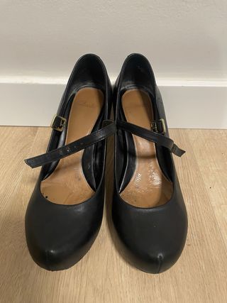 Zapatos Clarks negros con tira