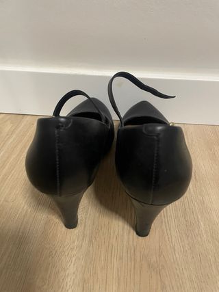 Zapatos Clarks negros con tira