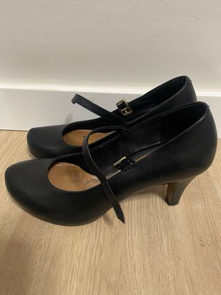 Zapatos Clarks negros con tira