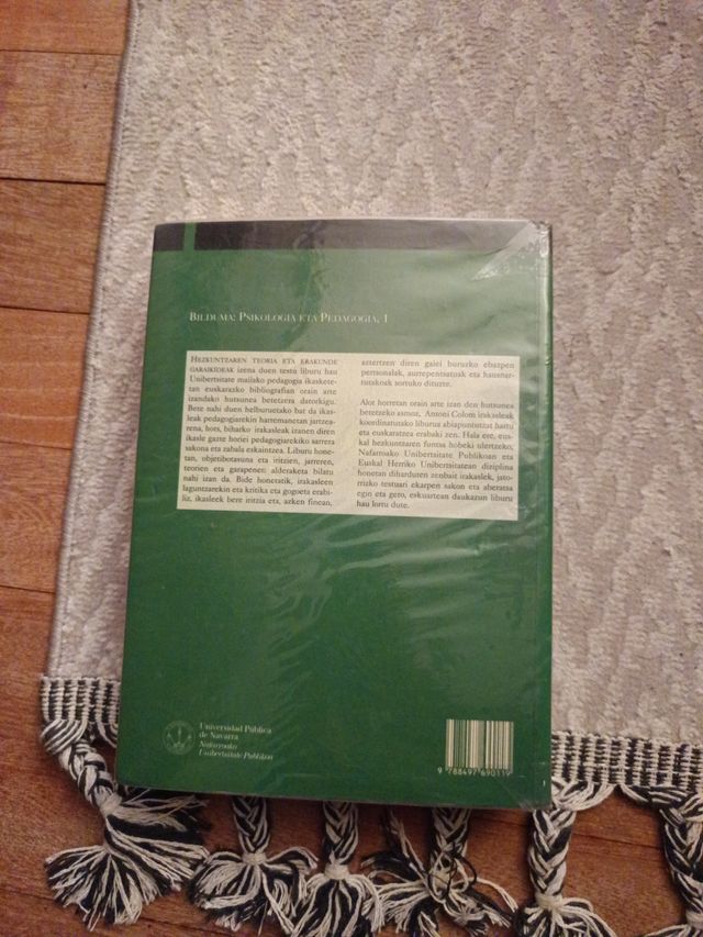 Hezkuntzari buruzko teoriak eta erakunde garaikide