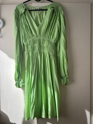 Vestido verde con fruncido