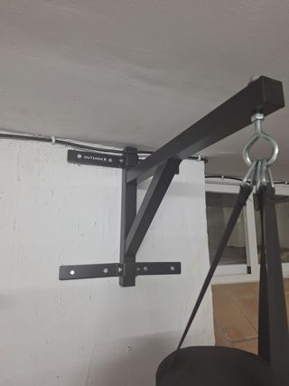 Soporte pared saco boxeo OUTSHOCK