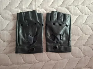 Guantes sin dedos negros