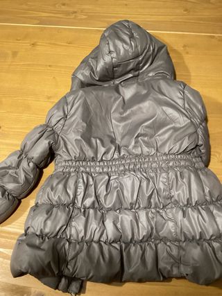 2 Giacche: 1 Piumino + 1 impermeabile 30 Mesi