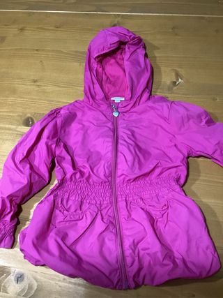 2 Giacche: 1 Piumino + 1 impermeabile 30 Mesi