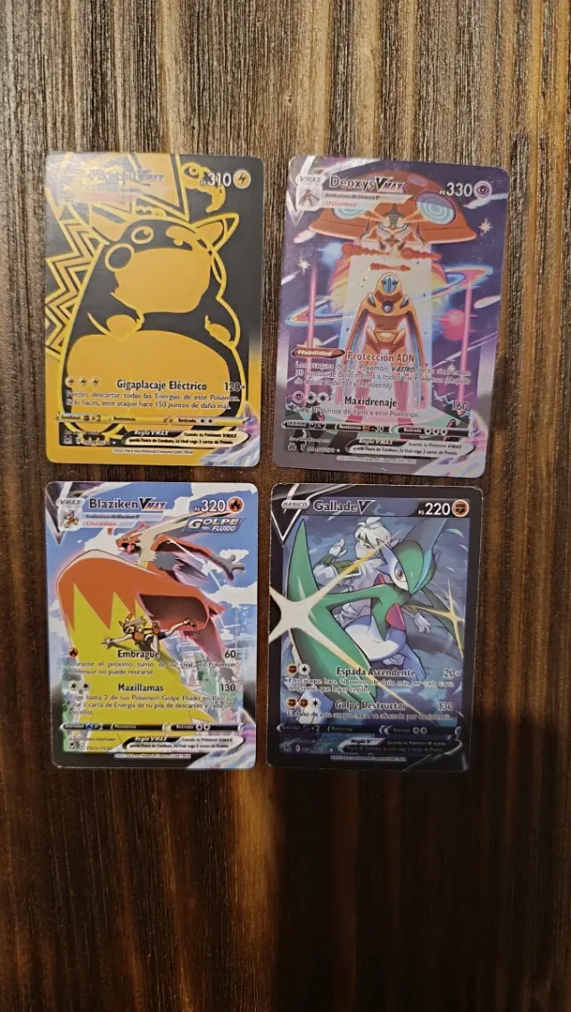 4 Cartas de la colección Pokémon VMAX 