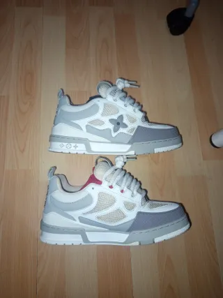 Louis Vuitton Skate grises y blancas