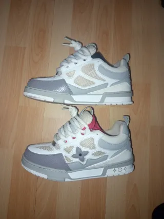 Louis Vuitton Skate grises y blancas